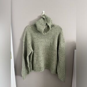 Green turtle neck sweater